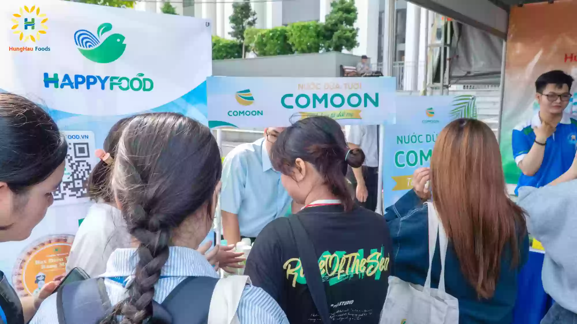 NƯỚC DỪA ĐÓNG CHAI COMOON GÓP MẶT TẠI NGÀY HỘI VIỆC LÀM TRƯỜNG ĐẠI HỌC VĂN HIẾN